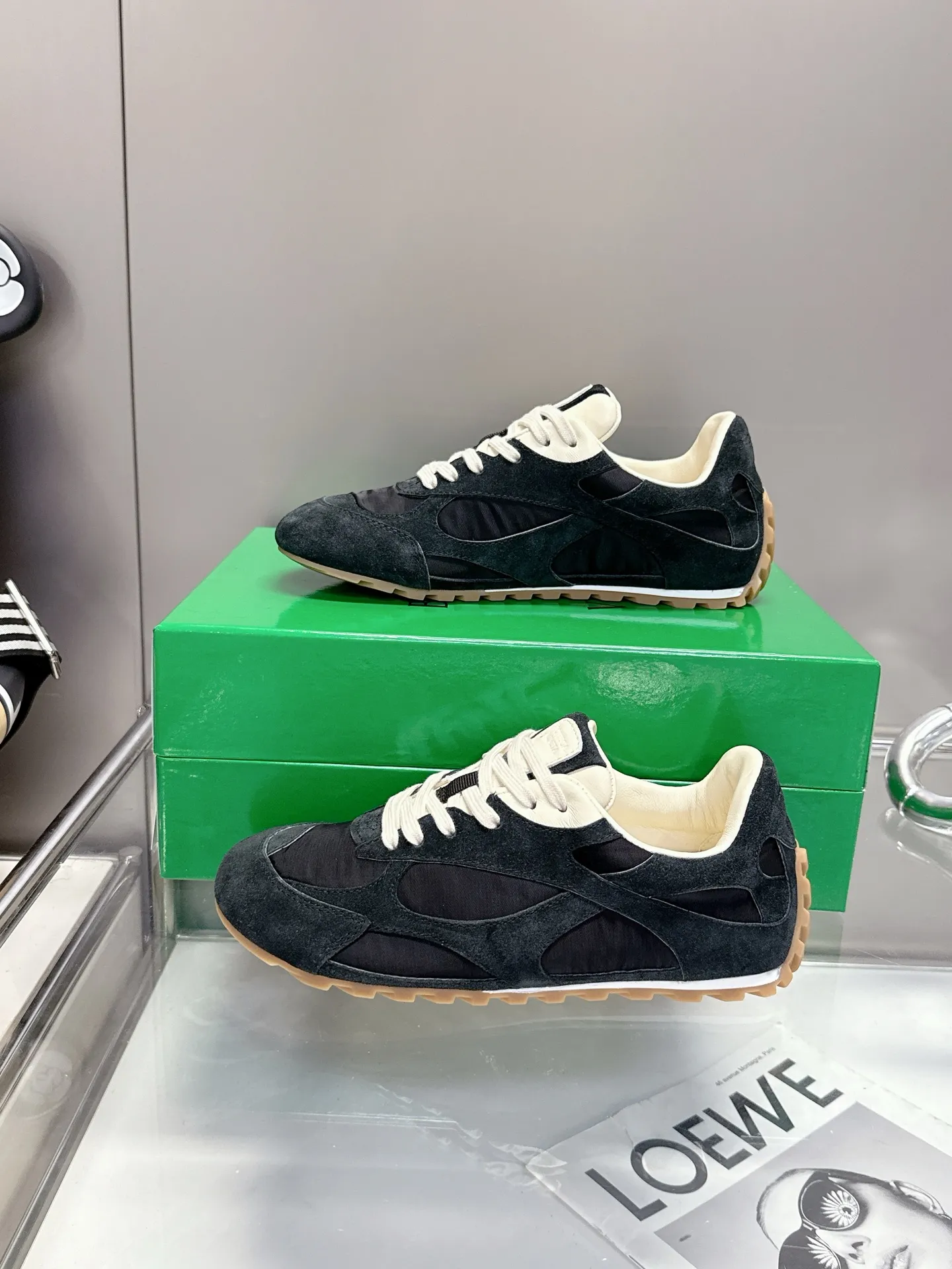👟👟Ex-factory price 500👟👟 Bottega Veneta｜BV Bottega Veneta 25ss new Forrest shoes Dexun sneakers Sneaker technology nylon and suede, inspired by retro sneakers, a new interpretation of classic sneakers, lightweight, comfortable and breathable summer essentials The sole uses a classic woven texture, which is very recognizable, and is spliced with nylon suede, giving it a full texture!   Size: #Female 35-40 (41 made to order, non-refundable)